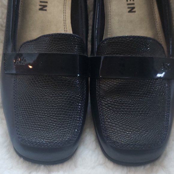 Anne Klein Vittorio Navy Blue flats in size 11 - Picture 2 of 6